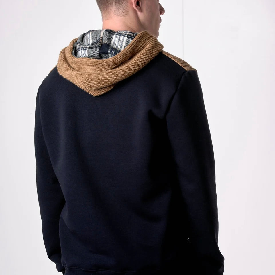 V2 | FELPA CAPPUCCIO BLU CON INTARSIO IN MAGLIERIA E DETTAGLI IN TESSUTO