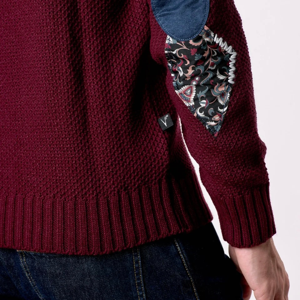 V2 | MAGLIONE GIROCOLLO PUNTO RISO BORDEAUX CON TOPPE PATCHWORK RICAMATE CON TESSUTI