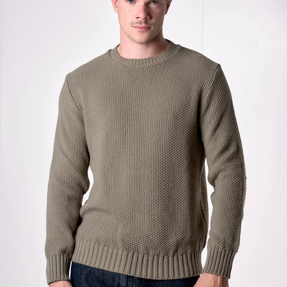 V2 | MAGLIONE GIROCOLLO PUNTO RISO TORTORA CON TOPPE PATCHWORK RICAMATE CON TESSUTI