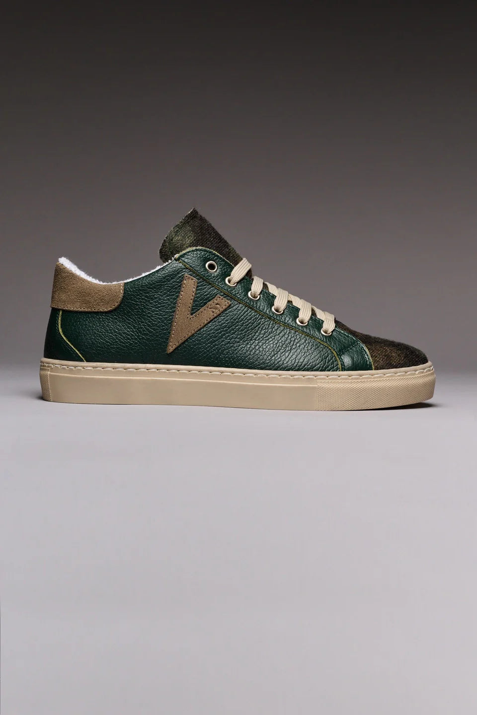 OLYMPIC - SNEAKERS A SUOLA BASSA IN PELLE MARTELLATA VERDE CON LINGUETTA IN TESSUTO CAMOUFLAGE