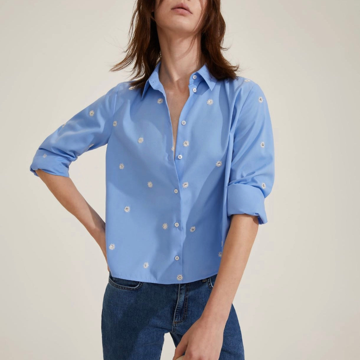 Emme Marella | Camicia svasata con micro paillettes a fiori - azzurro inteso