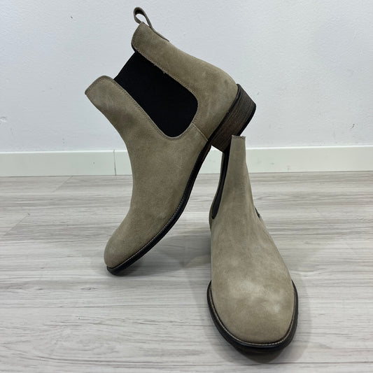 Stivaletto scamosciato beige suola cuoio